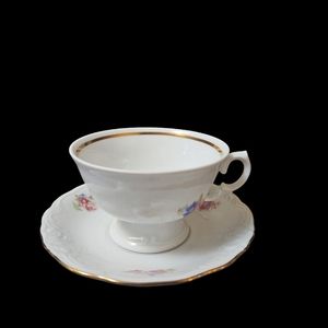 Set of 4 Vtg Wawel Poland china cups & saucers EUC floral w/ gold trim